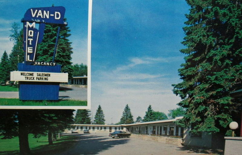 Big Bear Lodge (Burks Motel, Van-D Motel) - Old Postcard